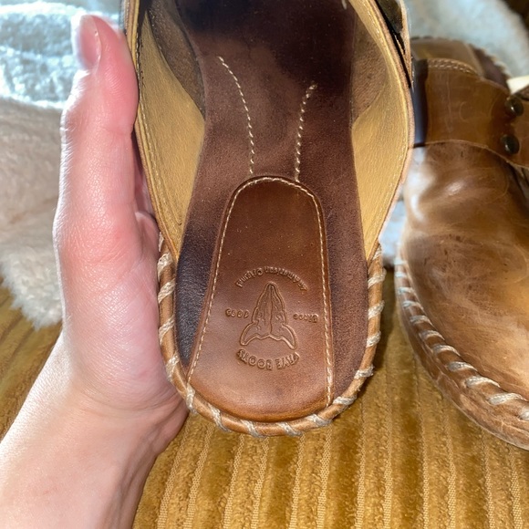 Distressed leather Frye clogs - Picture 5 of 8